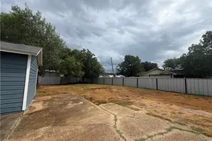 2201 E Colorado St, Victoria, TX 77901 - Photo 8