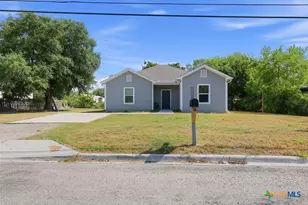 820 S Benavides St, Port Lavaca, TX 77979 - Photo 1