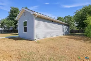 820 S Benavides St, Port Lavaca, TX 77979 - Photo 4