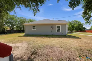 820 S Benavides St, Port Lavaca, TX 77979 - Photo 6