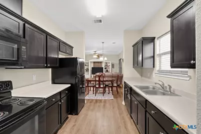 820 S Benavides Street, Port Lavaca, TX 77979 - Photo 12
