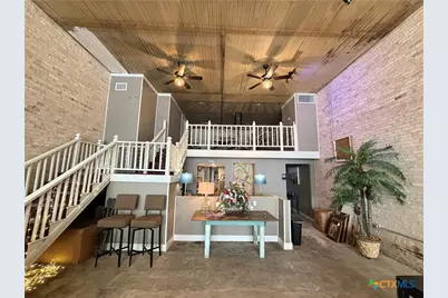 213 W Grand Avenue, Yoakum, TX 77995 - Photo 4
