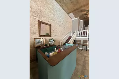 213 W Grand Avenue, Yoakum, TX 77995 - Photo 6