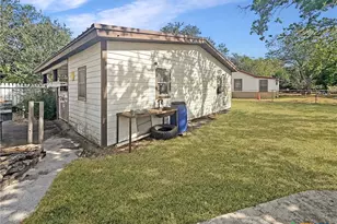 200 Peikert St, Port Lavaca, TX 77979 - Photo 26