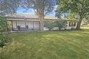 200 Peikert St, Port Lavaca, TX 77979 - Photo 2