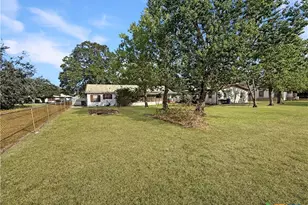 200 Peikert St, Port Lavaca, TX 77979 - Photo 22