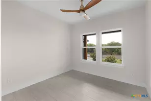 1105 W 1st St, Lampasas, TX 76550 - Photo 18