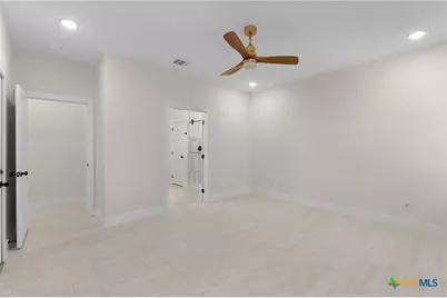 1105 W 1st Street, Lampasas, TX 76550 - Photo 10