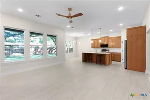 1105 W 1st St, Lampasas, TX 76550 - Photo 4