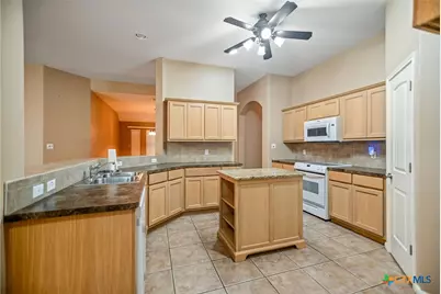 303 Waterstone, Victoria, TX 77901 - Photo 8