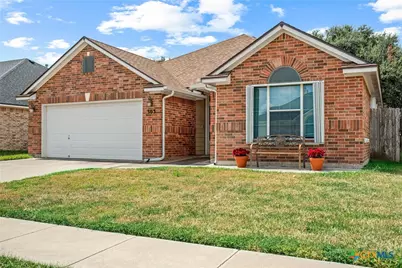 303 Waterstone, Victoria, TX 77901 - Photo 2