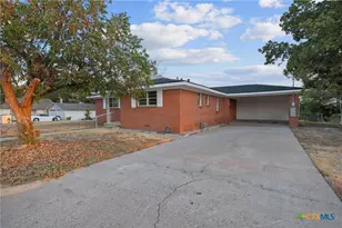 1002 College St, Gatesville, TX 76528 - Photo 2
