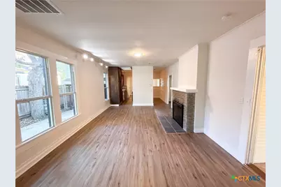 111 S College Street, Gonzales, TX 78629 - Photo 8