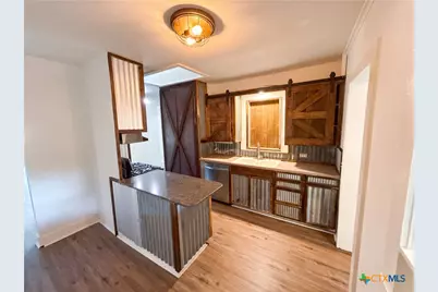 111 S College Street, Gonzales, TX 78629 - Photo 2