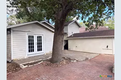 111 S College Street, Gonzales, TX 78629 - Photo 28