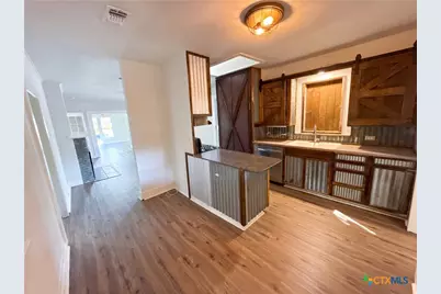 111 S College Street, Gonzales, TX 78629 - Photo 10