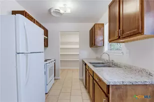 303 Carothers St, Copperas Cove, TX 76522 - Photo 8