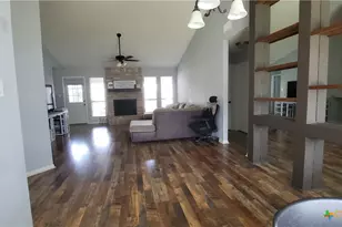 422 Kingwood Dr, Victoria, TX 77901 - Photo 2