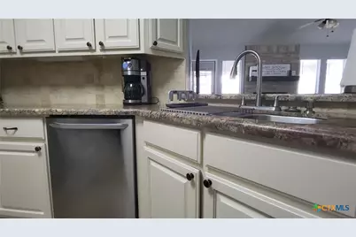 422 Kingwood Drive, Victoria, TX 77901 - Photo 8