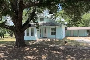 322 W Austin St, Luling, TX 78648 - Photo 1