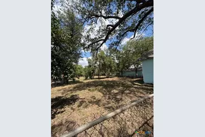 322 W Austin Street, Luling, TX 78648 - Photo 4