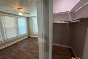 322 W Austin St, Luling, TX 78648 - Photo 10