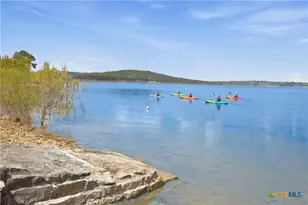 713 Cindy Dr, Canyon Lake, TX 78133 - Photo 2