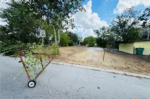 2003 N Guadalupe St, Seguin, TX 78155 - Photo 16