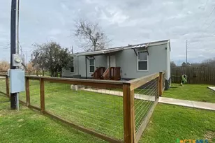 115 Cosey St, Luling, TX 78648 - Photo 8