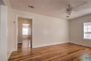 312 N Pearl St, Belton, TX 76513 - Photo 12
