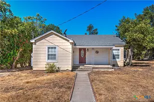 312 N Pearl St, Belton, TX 76513 - Photo 1