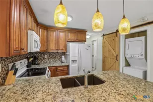 730 E Mather St, New Braunfels, TX 78130 - Photo 8