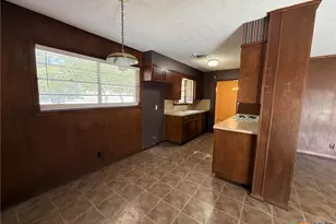 101 Longfellow Ln, Victoria, TX 77904 - Photo 6