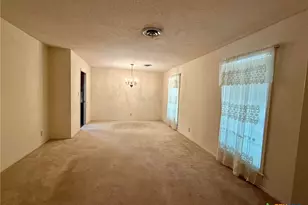 101 Longfellow Ln, Victoria, TX 77904 - Photo 4