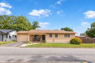 600 N Market St, Hallettsville, TX 77964 - Photo 1