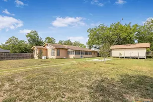 600 N Market St, Hallettsville, TX 77964 - Photo 16