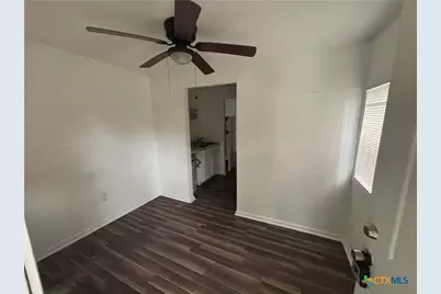 819 / 817 E Avenue A, Temple, TX 76501 - Photo 2