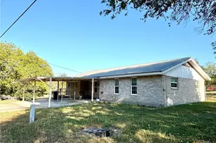 422 W Franklin St, Goliad, TX 77963 - Photo 2