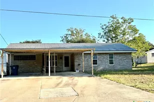 422 W Franklin St, Goliad, TX 77963 - Photo 1