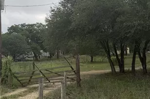 105 Clear Springs, Floresville, TX 78114 - Photo 12