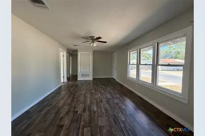 935 Campbell Street, Seguin, TX 78155 - Photo 6