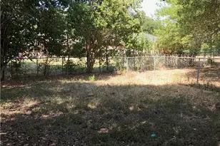 1303 N Bishop St, San Marcos, TX 78666 - Photo 14