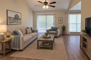 903 S Magnolia Ave, Luling, TX 78648 - Photo 4