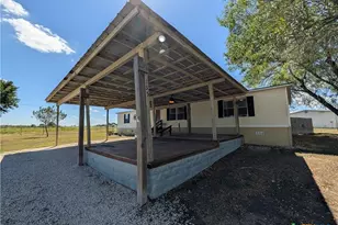 135 Water Hole Ln, New Braunfels, TX 78130 - Photo 2