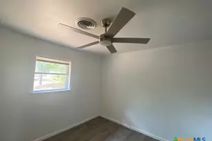203 E 14th Ave, Belton, TX 76513 - Photo 8