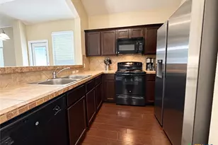 557 Creekside Cir, New Braunfels, TX 78130 - Photo 10