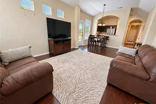 557 Creekside Cir, New Braunfels, TX 78130 - Photo 4