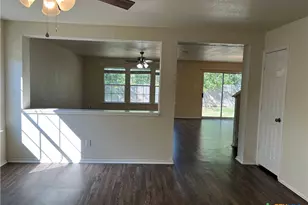 654 San Augustine Blvd, New Braunfels, TX 78132 - Photo 4