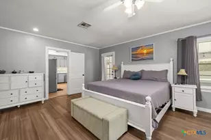 731 E 13th Ave, Belton, TX 76513 - Photo 12