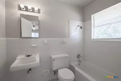 213 E Harrison Avenue, Killeen, TX 76541 - Photo 20